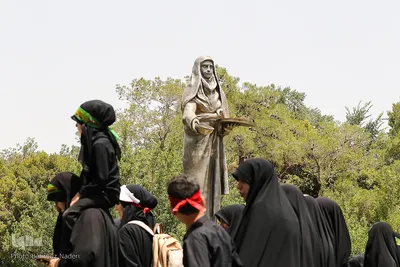 مراسم عزاداری و نماز ظهر عاشورا در اصفهان‎