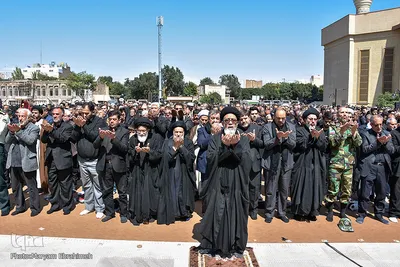 اقامه نماز ظهر عاشورا در تبریز