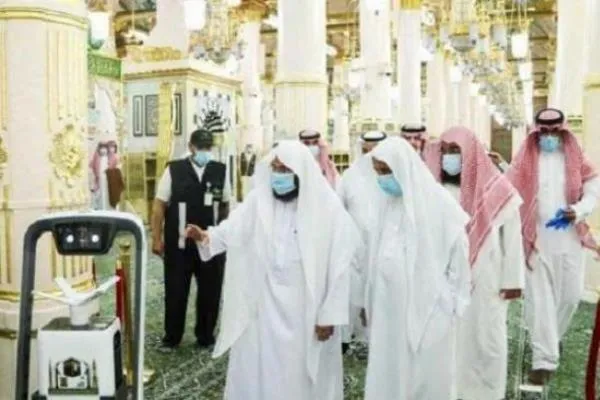 ۱۰ روبات هوشمند به تیم ضدعفونی مسجدالحرام اضافه شدند