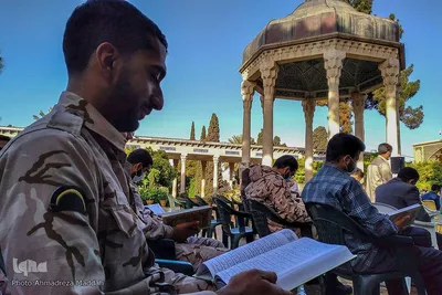 محفل انس با قرآن کریم در جوار آرامگاه حافظ شیرازی‎‎