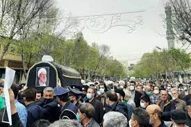 پیکر آیت الله ری شهری در حرم حضرت عبدالعظیم آرام گرفت