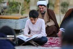 إيران تحيي أسبوع القرآن والعترة والصلاة لطلاب المدارس
