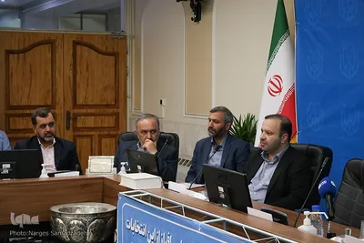 نشست ستاد انتخابات اصفهان پیش از آغاز رأی‌گیری
