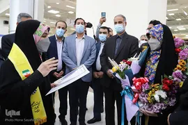 مراسم استقبال از مریم سبزه‌زاری، نفر نخست رشته قرائت تحقیق هفتمین دوره مسابقات دانش‌آموزان جهان اسلام در فرودگاه بین‌المللی شهید سپهبد قاسم سلیمانی اهواز