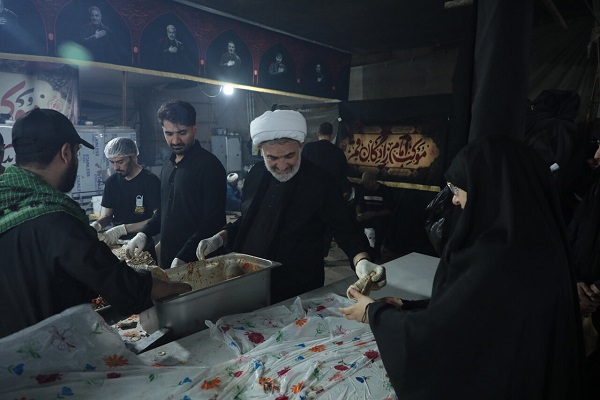 پذیرایی روزانه ۱۷ هزار غذا در موکب امامزادگان قم