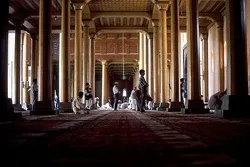 Hiniling ng Alkalde ng Srinagar na Pahintulutan ang mga Pagdasal ng Biyernes sa Masjid ng Jamia