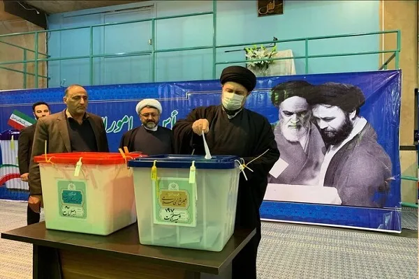 یادگار بنیانگذار کبیر انقلاب رأی خود را به صندوق انداخت