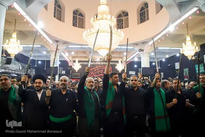 حسینیه ایران؛ آیین مشعل‌گردانی نجفی‌های مقیم مشهد