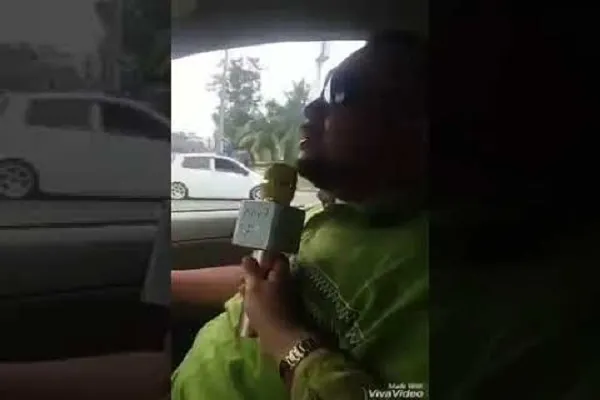 بالفيديو...عائلة ماليزية ترتّل سورة الضحى داخل السيارة