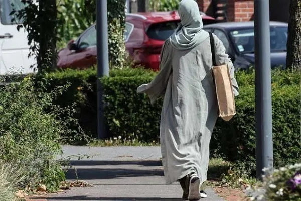 Ipinagbabawal ang Abaya sa Pransiya na Naglalayong 'Takutin' ang mga Muslim: Lupon ng US