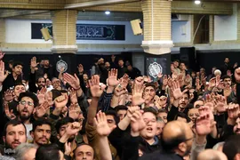 اولین شب مراسم عزاداری حضرت فاطمه‌زهرا سلام‌الله‌علیها در حسینیه امام خمینی(ره)