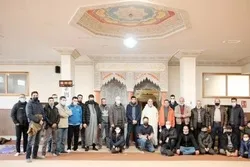 Simbol Kehidupan Harmonis Kelompok Kecil Muslim