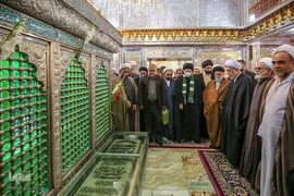 گلباران مقبره شهید دستغیب‎‎