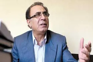 آهنگ سرودن شعر انقلاب کند است/ ضرورت حمایت از تدوین کتب‌ پژوهشی در حوزه ادبیات پایداری