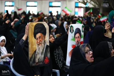 تجدید بیعت دختران و مادران اصفهانی با رهبر انقلاب در گلستان شهدا