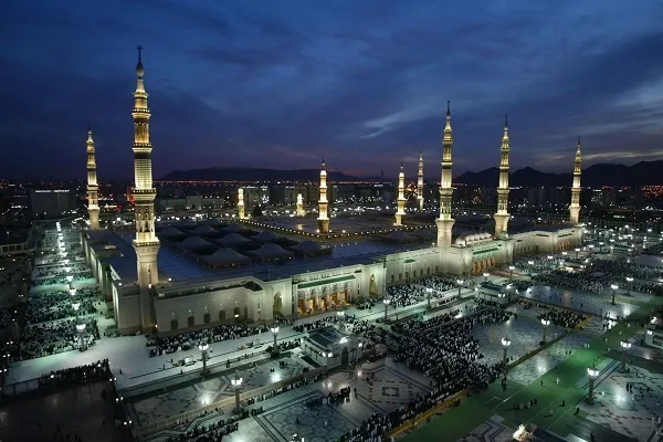په مسجد النبی کې د  ورښت په زړه پورې منظره(فیلم)