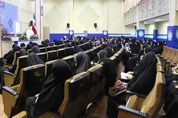 إيران .. أکبر مسابقة قرآنیة وطنیة للإناث تواصل فعالياتها في قم