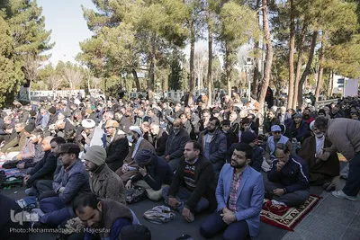 اقامه نماز باران در گلستان شهدای اصفهان