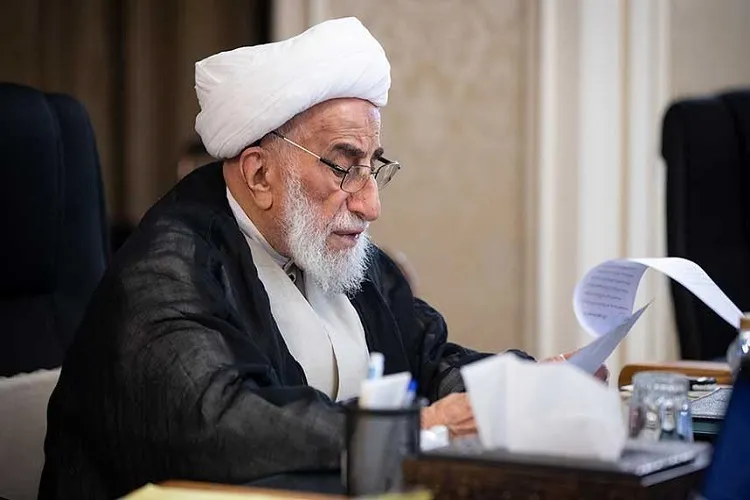 حضور مردم در صحنه به معنای امید نبستن به بیگانگان برای حل مشکلات است