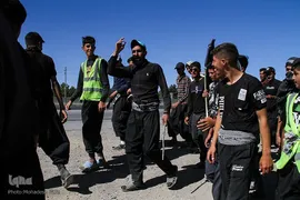 زائران پیاده امام رضا(ع)