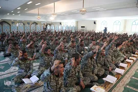 محفل انس با قرآن کاروان قرآنی انقلاب در جمع کارکنان منطقه دوم نیروی دریایی ارتش