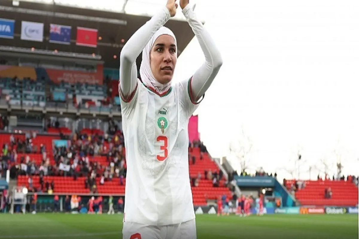 Un journaliste anglais a loué la première footballeuse voilée présente à la Coupe du monde