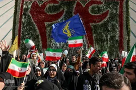 جشن پیروزی انقلاب اسلامی در میدان آزادی