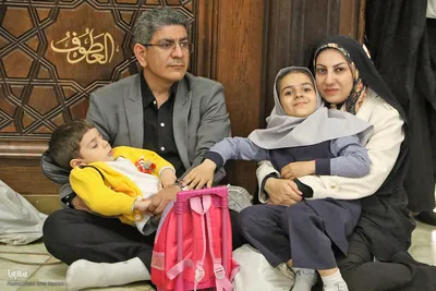 دانش آموزان شیرازی در سوگ همکلاسی های شهید