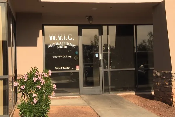 Homem se Declara Culpado por Ameaçar Explodir Mesquita no Arizona