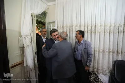 دیدار وزیر فرهنگ و ارشاد اسلامی با خانواده شهدا