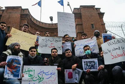 تجمع مردمی دانشجویی مقابل سفارت فرانسه