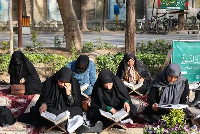 آیین جزءخوانی قرآن کریم در چهارباغ اصفهان