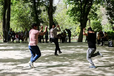 مسافران نوروزی در باغ ارم شیراز