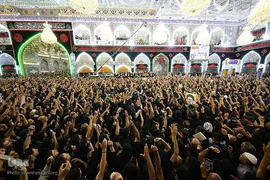 برافراشتن قرآن کریم همزمان با تعویض پرچم گنبد امام حسین(ع)