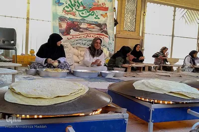 پخت نان سنتی صلواتی در حرم شاهچراغ(ع)‎‎