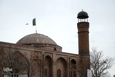 مسجد صاحب الامر، ایستاده در تاریخ