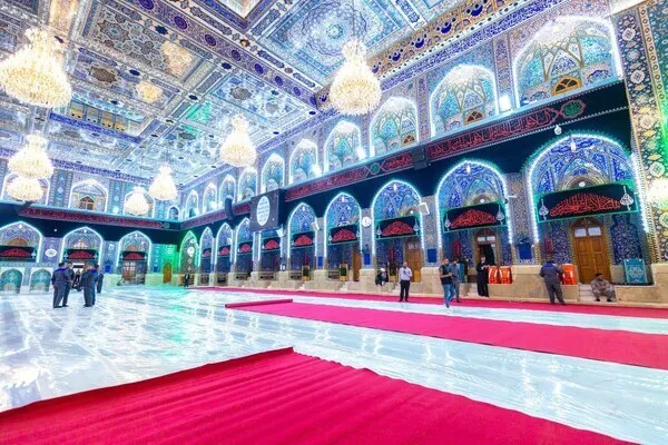 Makam Husseini ditutup kain hitam pada malam Muharram + video & Gambar