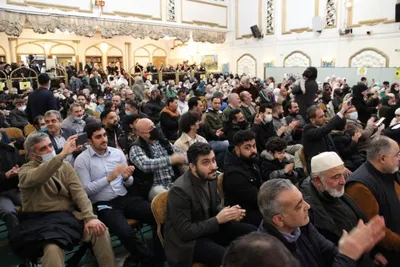 Konvertierte junge Frau nahm den Namen Fatima an