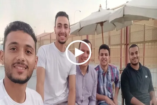 بالفيديو...4 شباب يبدعون في تقليد إذاعة القرآن المصریة