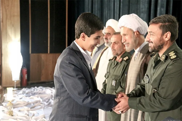 گزارش ایكنا از تجلیل از قرآن‌آموزان كم‌سواد و برگزیدگان مسابقات قرآن بسیج در فارس
