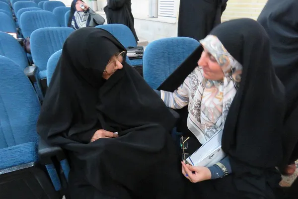 مادر حجت‌الاسلام طباطبایی از تأثیر قرآن بر تربیت فرزند می‌گوید