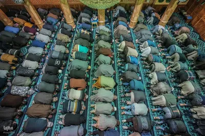 مسلمانان روزه دار در ماه مهمانی خدا