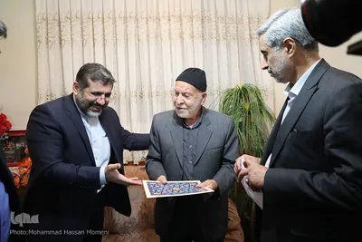 دیدار وزیر فرهنگ و ارشاد اسلامی با خانواده شهدا