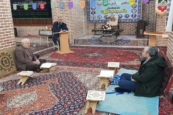 کرسی تلاوت در مسجد استاد و شاگرد تبریز