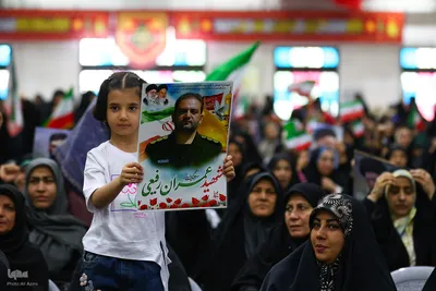 تجدید بیعت دختران و مادران اصفهانی با رهبر انقلاب در گلستان شهدا