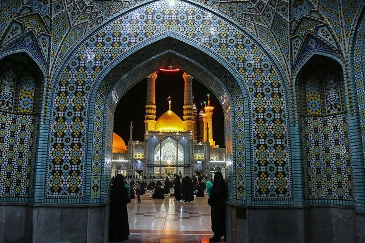 Qom Holy Shrine Pilgrims Served Votive Food on Hazrat Zahra Martyrdom Anniversary   
