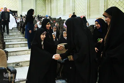 ورود حنانه خلفی حافظ بین‌المللی قرآن به محفل انس با قرآن


