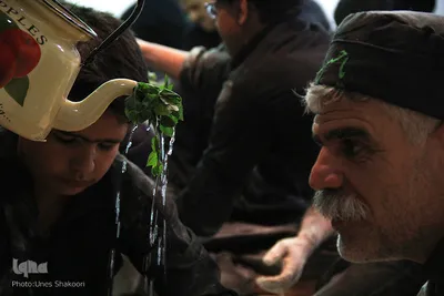 آماده سازی اوماج حلوای سنتی زنجان برای روز عاشورا