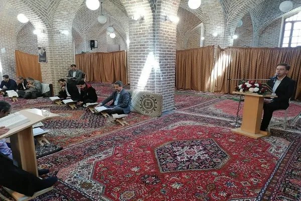 کرسی تلاوت مسجد استاد شاگرد تبریز