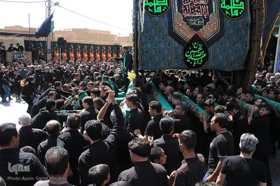 ⁨نخل‌گردانی در محله و حسینیه فهادان یزد⁩